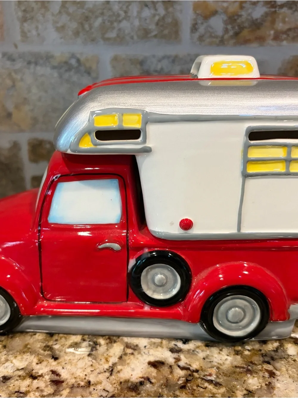Scents Red Camper Truck Warmer with Camper